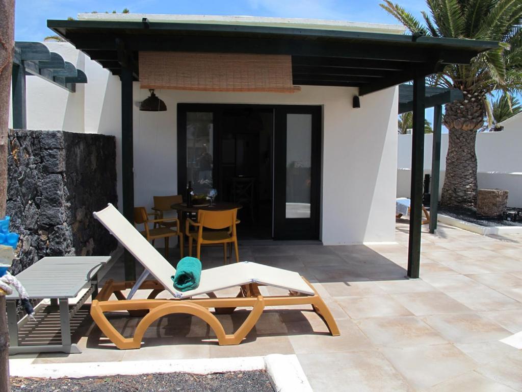Bungalow Goa Pool View, Playa Roca Residence Sea Front Access - Free Ac - Wifi กอสตา เตกีสเซ ภายนอก รูปภาพ