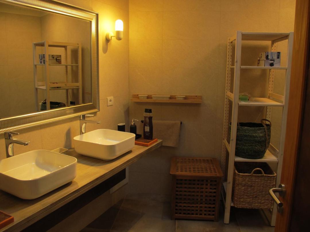 Bungalow Goa Pool View, Playa Roca Residence Sea Front Access - Free Ac - Wifi กอสตา เตกีสเซ ภายนอก รูปภาพ