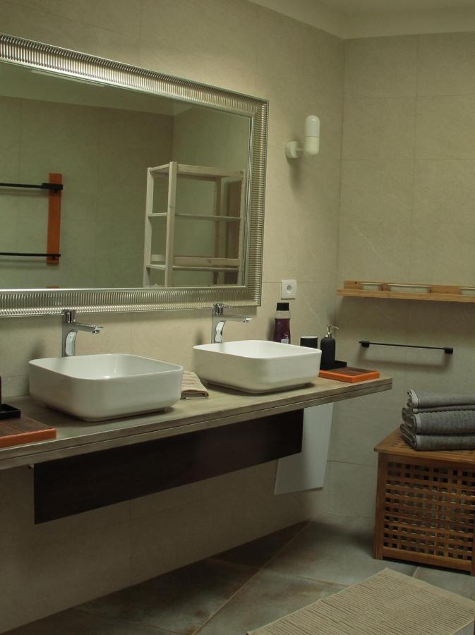 Bungalow Goa Pool View, Playa Roca Residence Sea Front Access - Free Ac - Wifi กอสตา เตกีสเซ ภายนอก รูปภาพ