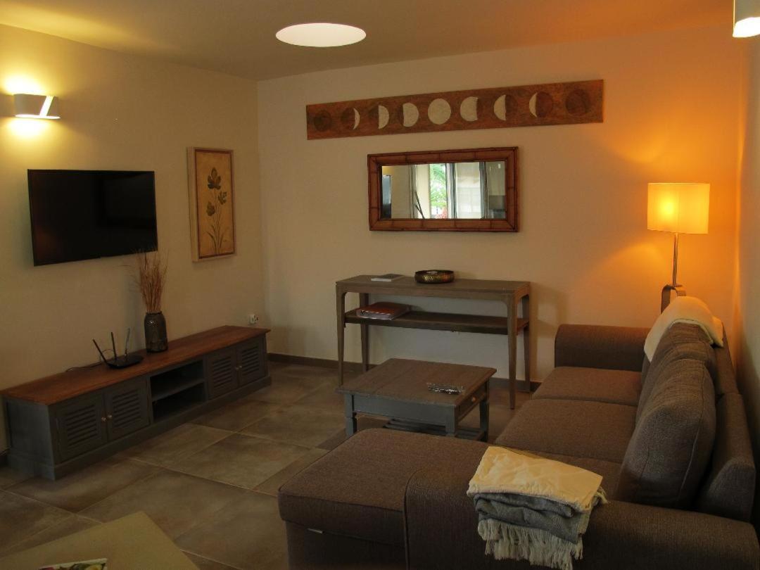 Bungalow Goa Pool View, Playa Roca Residence Sea Front Access - Free Ac - Wifi กอสตา เตกีสเซ ภายนอก รูปภาพ