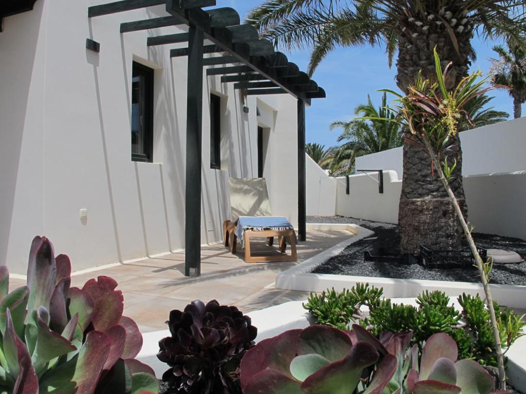 Bungalow Goa Pool View, Playa Roca Residence Sea Front Access - Free Ac - Wifi กอสตา เตกีสเซ ภายนอก รูปภาพ